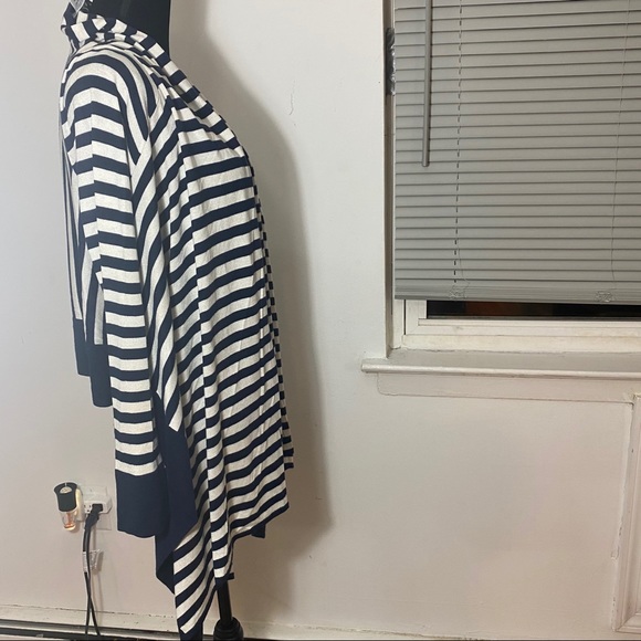 BCBG NAVY AND OFF WHITE CARDIGAN WRAP XS - Picture 2 of 4